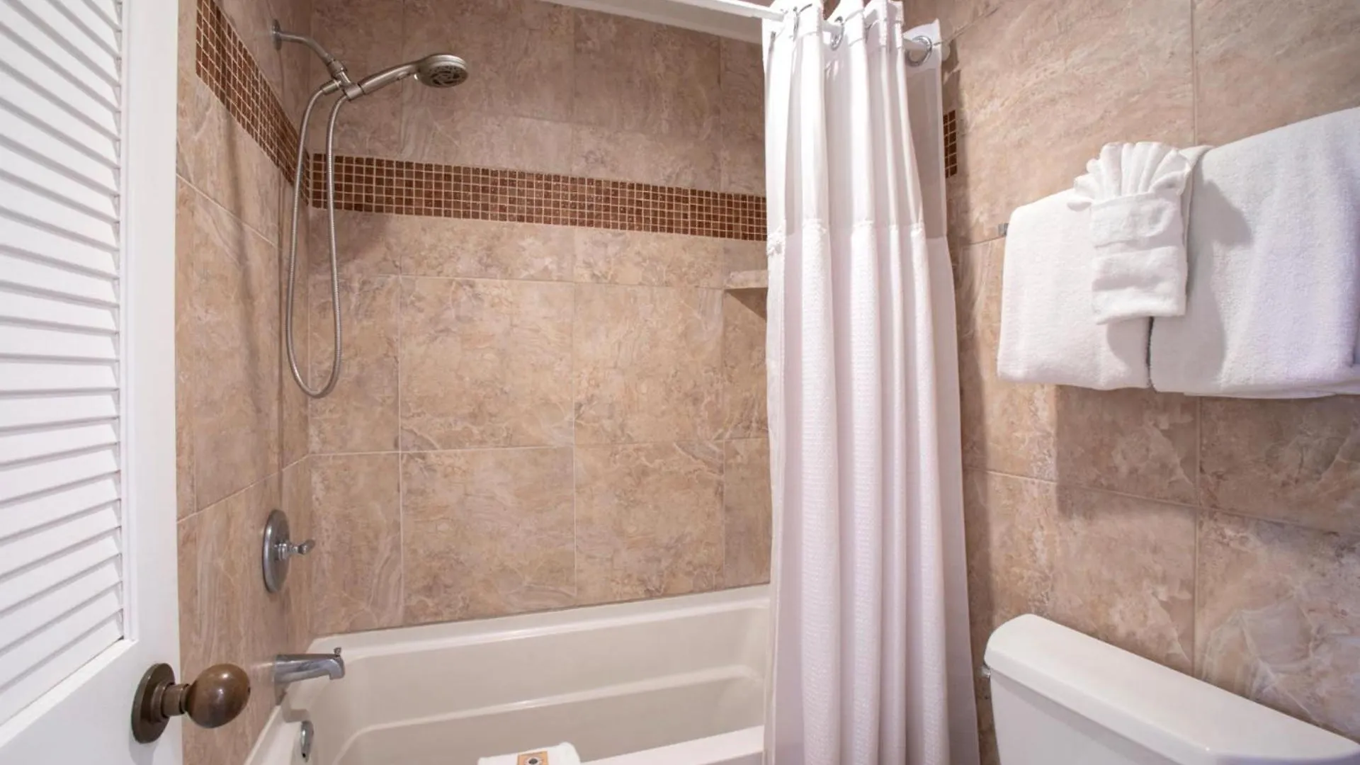 Kbm Resorts Free Car Grand Champions Gch-120 Remodeled Bdm Villa In Heart Of Wailea Wailea  United States