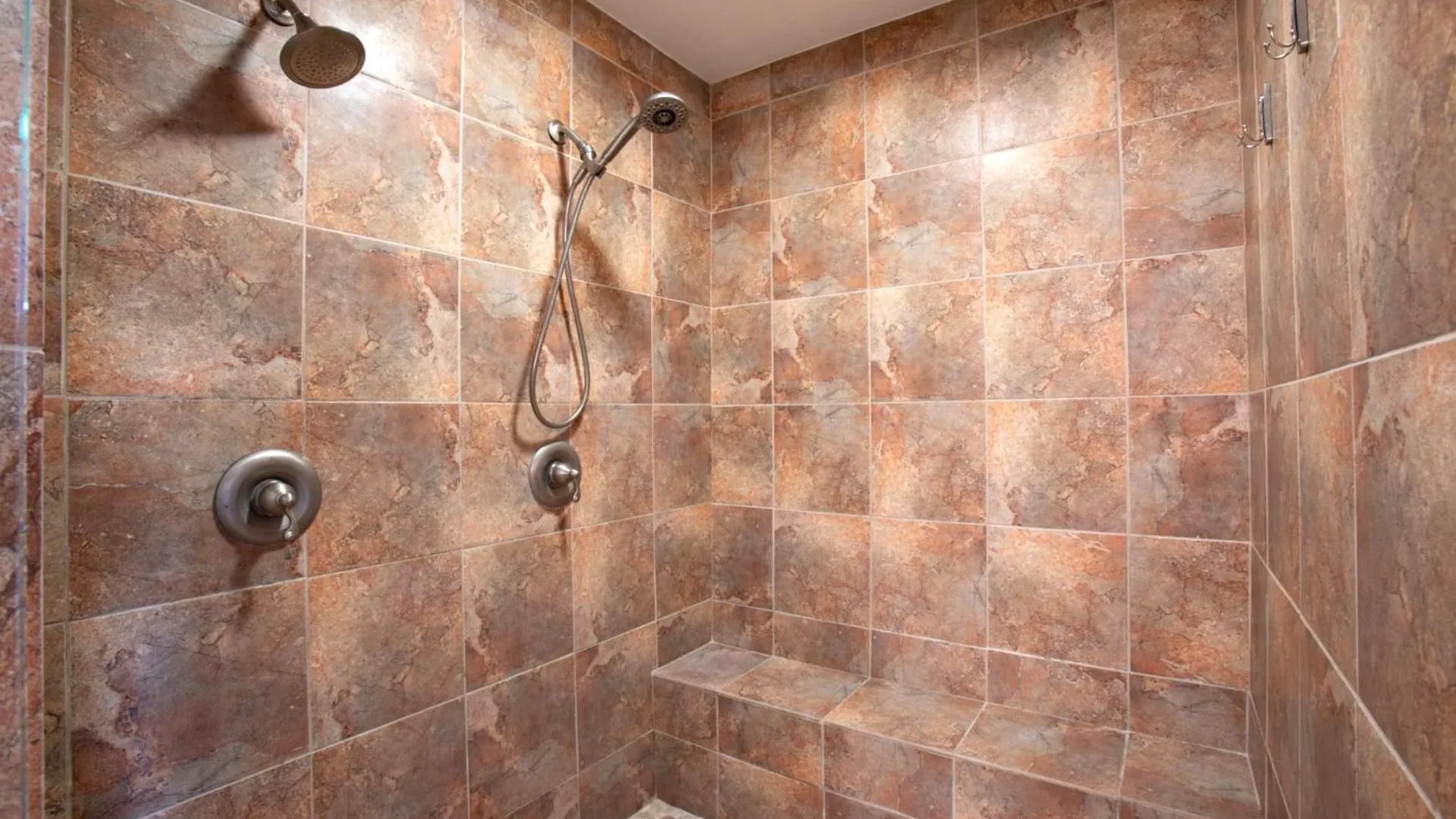Apartment Kbm Resorts Free Car Grand Champions Gch-120 Remodeled Bdm Villa In Heart Of Wailea Wailea  United States